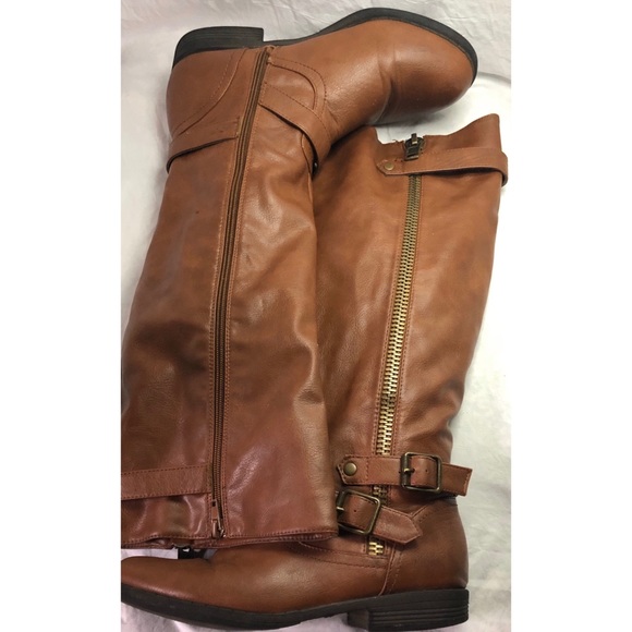 Brown boots - Picture 2 of 9